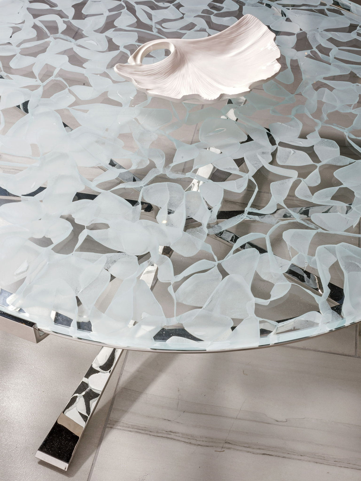 Signature Designs - Snowscape Round Cocktail Table - White