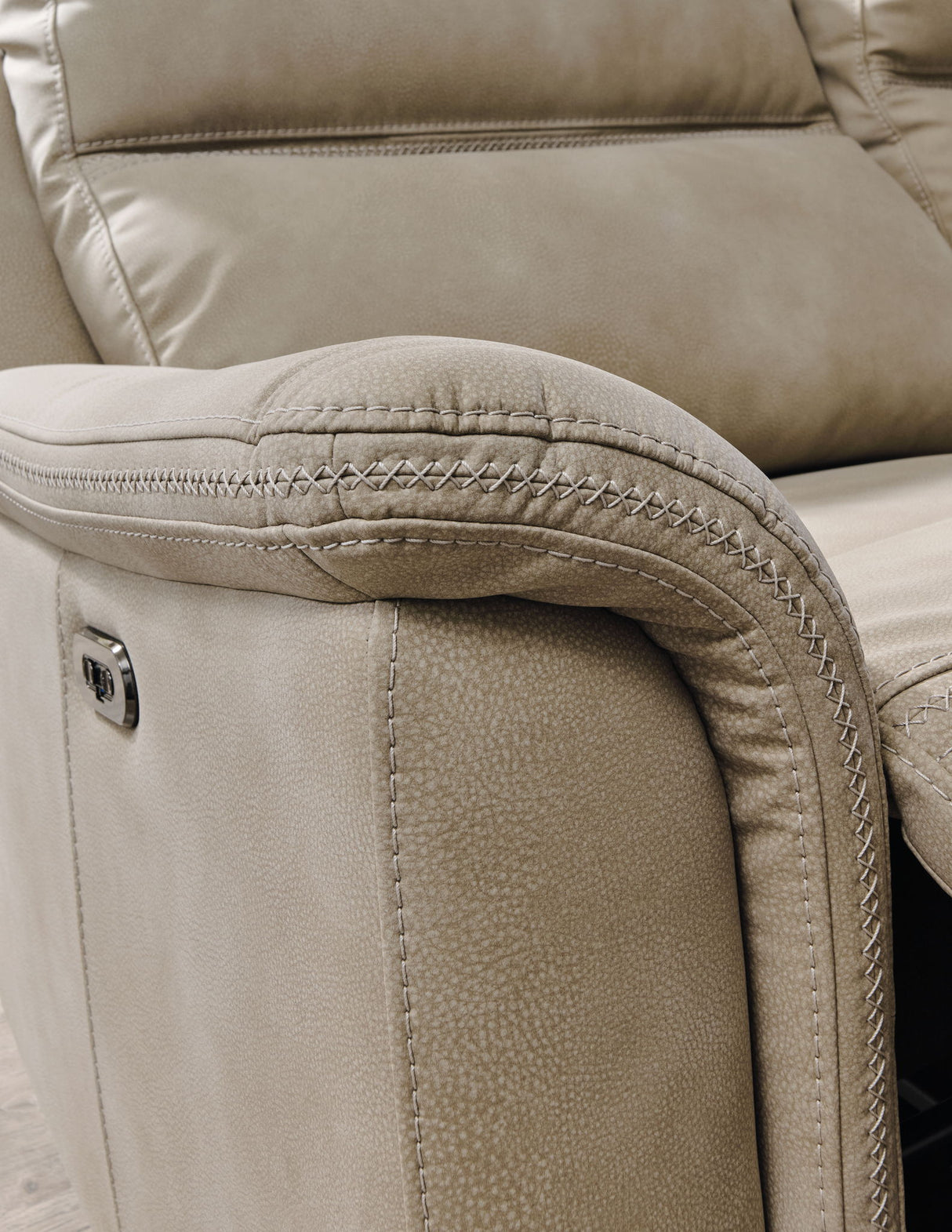 Next-Gen Durapella - Reclining Power Loveseat With Console
