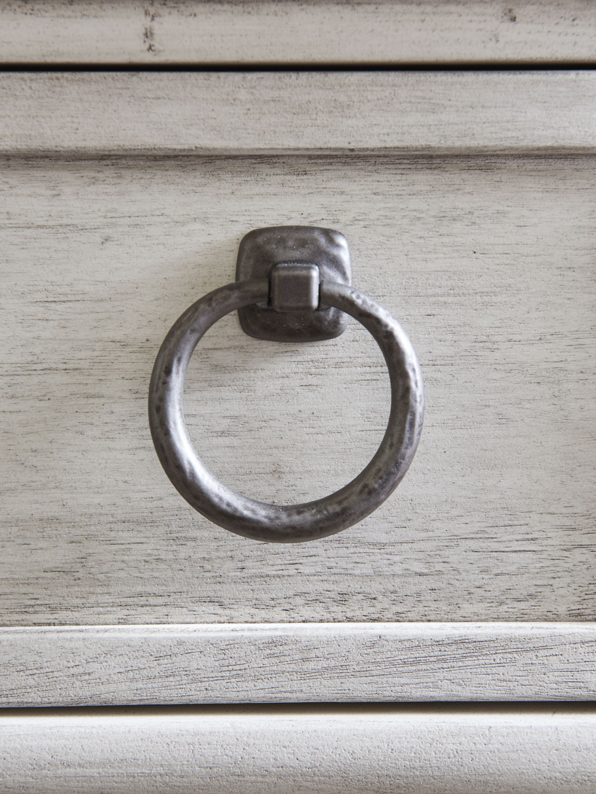 Oyster Bay - Barrett Triple Dresser - Pearl Silver