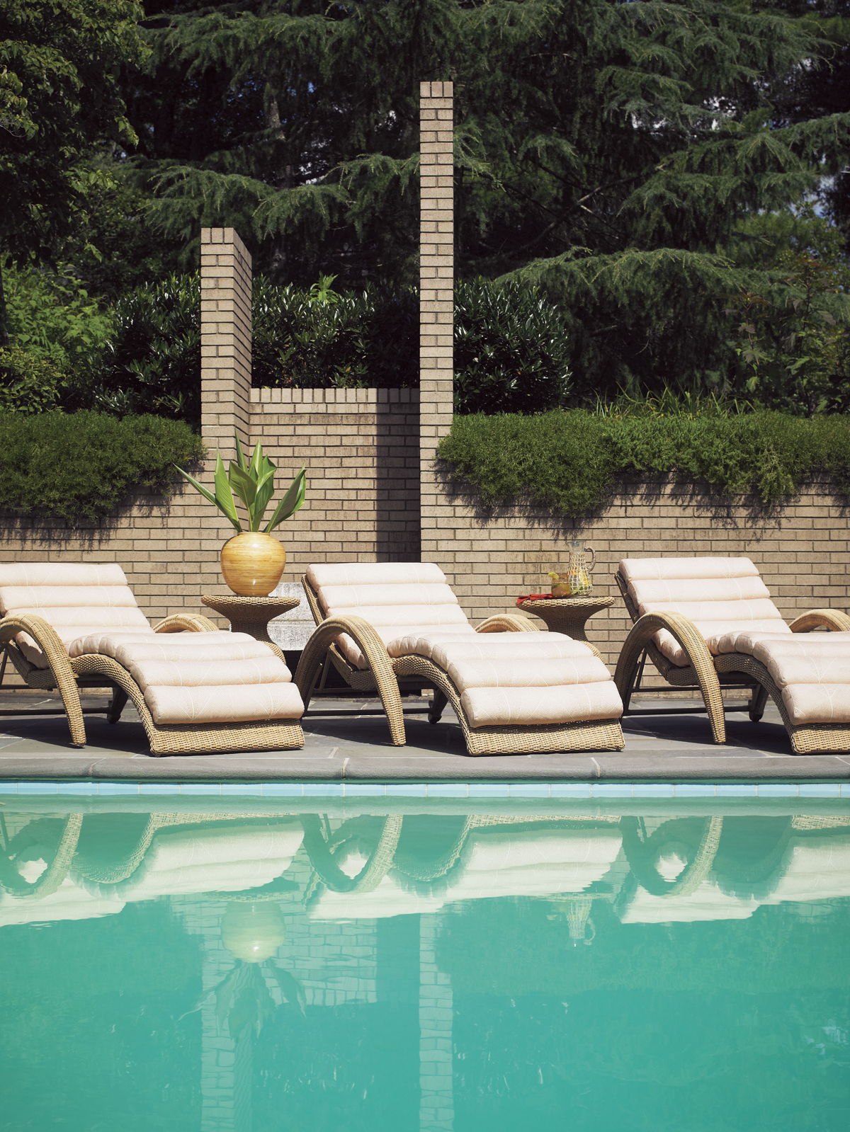 Aviano - Chaise Lounge - Light Brown / Beige