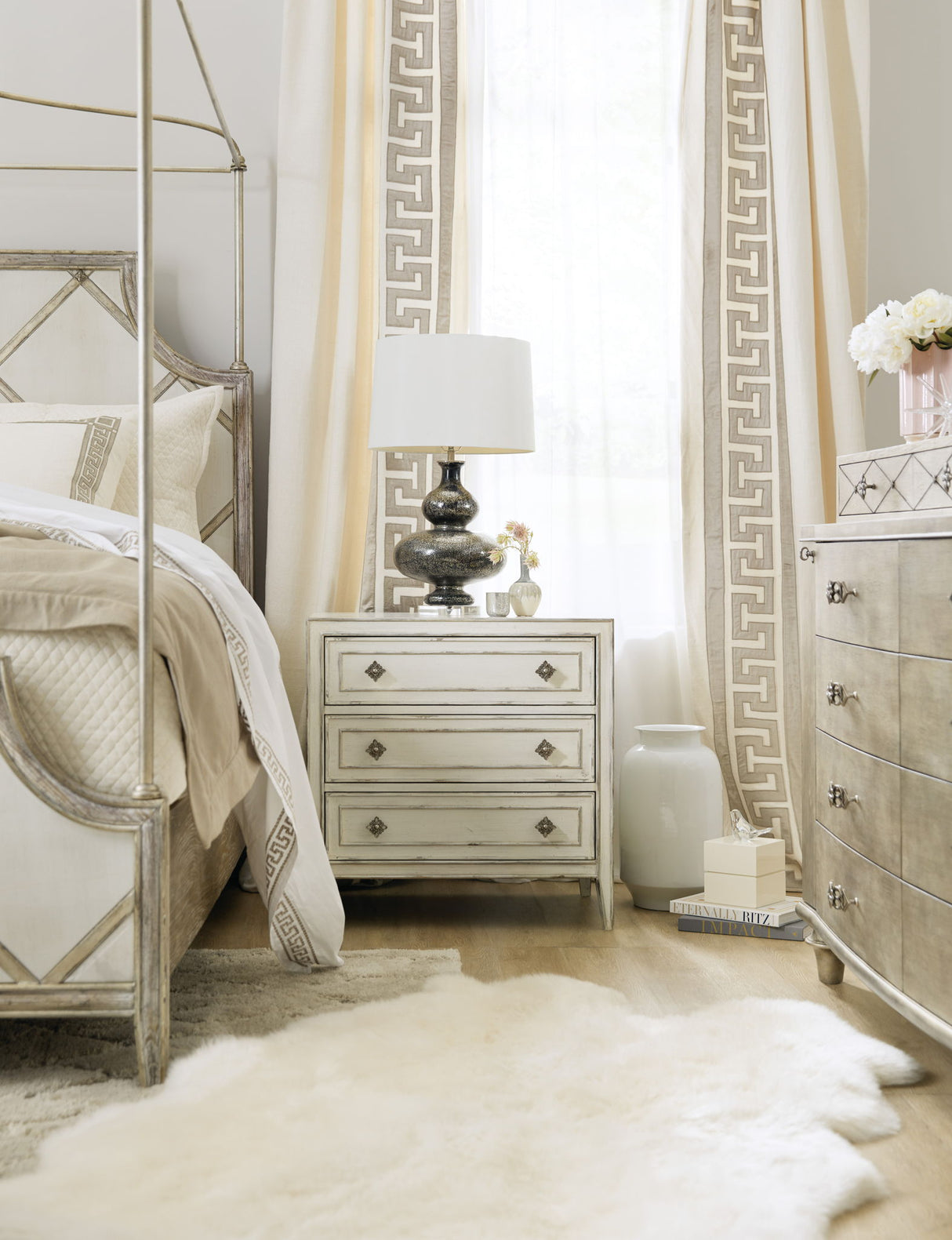 Sanctuary 2 - Anastasie Nightstand