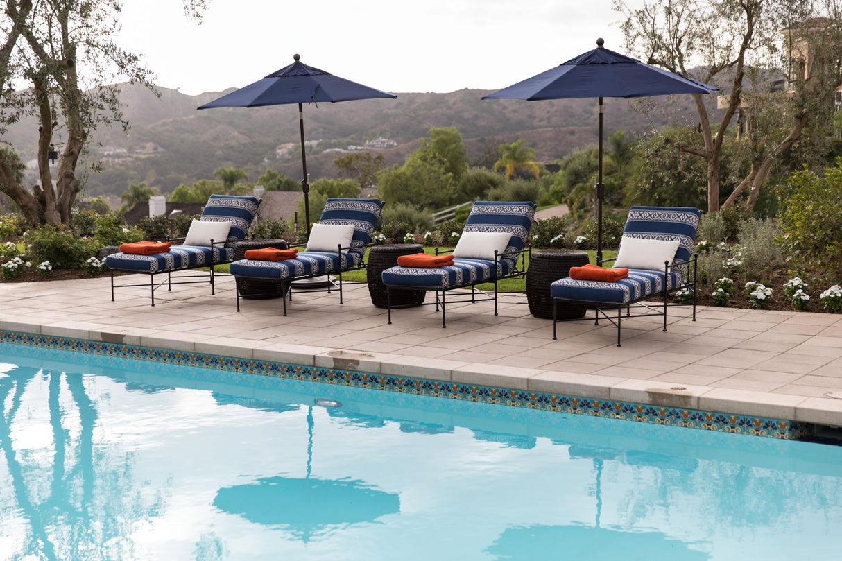 Provence - Chaise Lounge, With Self Welt - Canvas Flax / Black