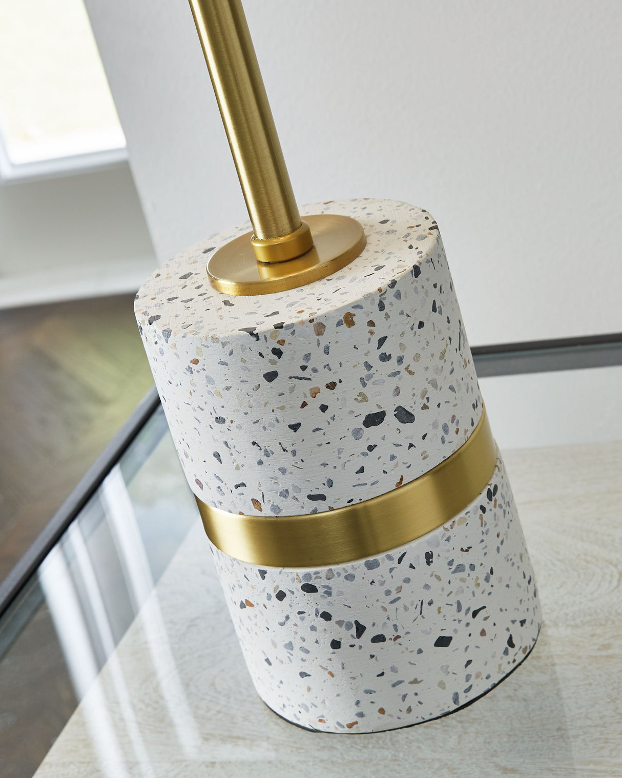 Maywick - Metal Table Lamp - White