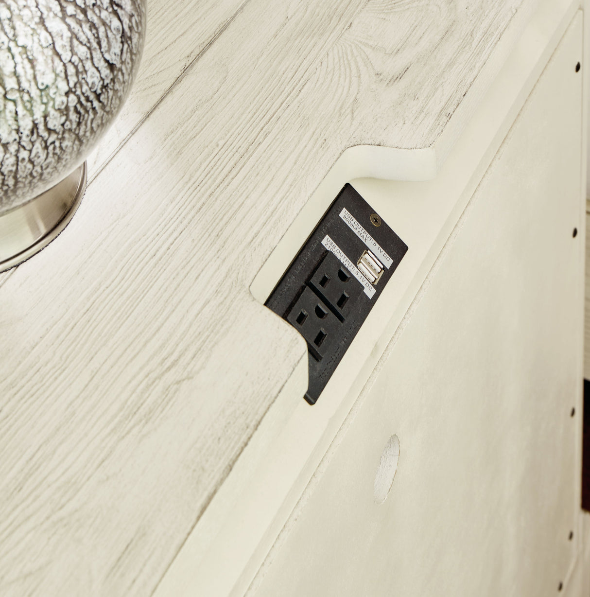 Arlendyne - Three Drawer Night Stand - Antique White