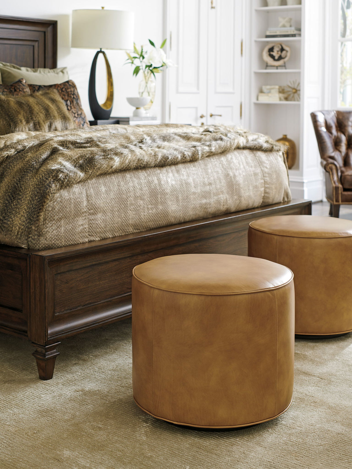 Silverado - Waverly Swivel Ottoman