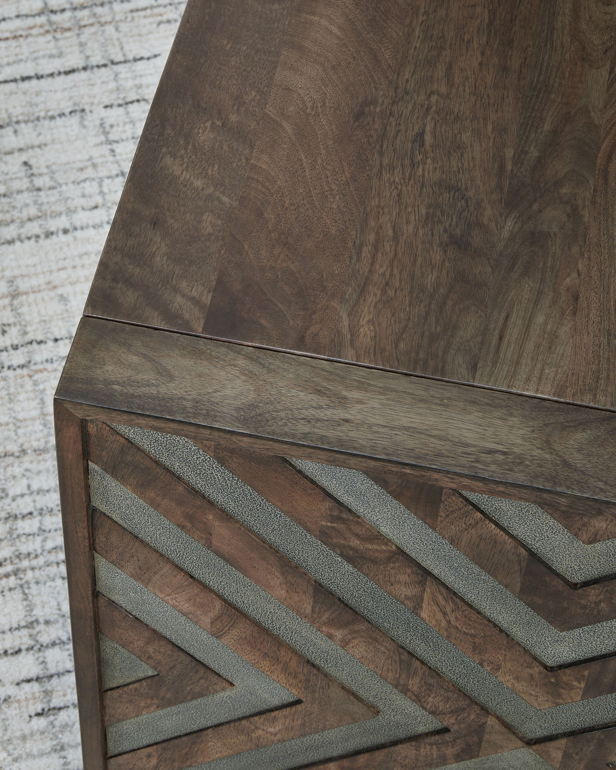 Dreggan - Square End Table - Brown