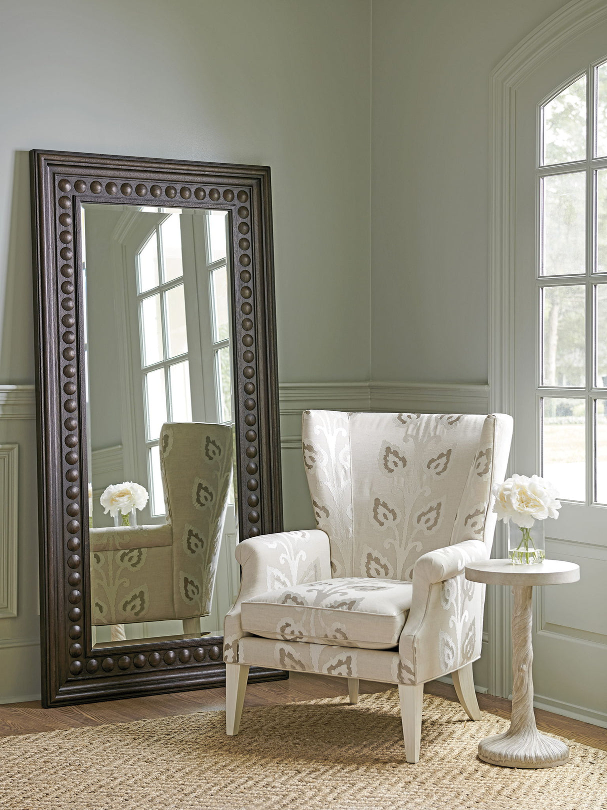 Malibu - Saddle Peak Round Accent Table - Beige