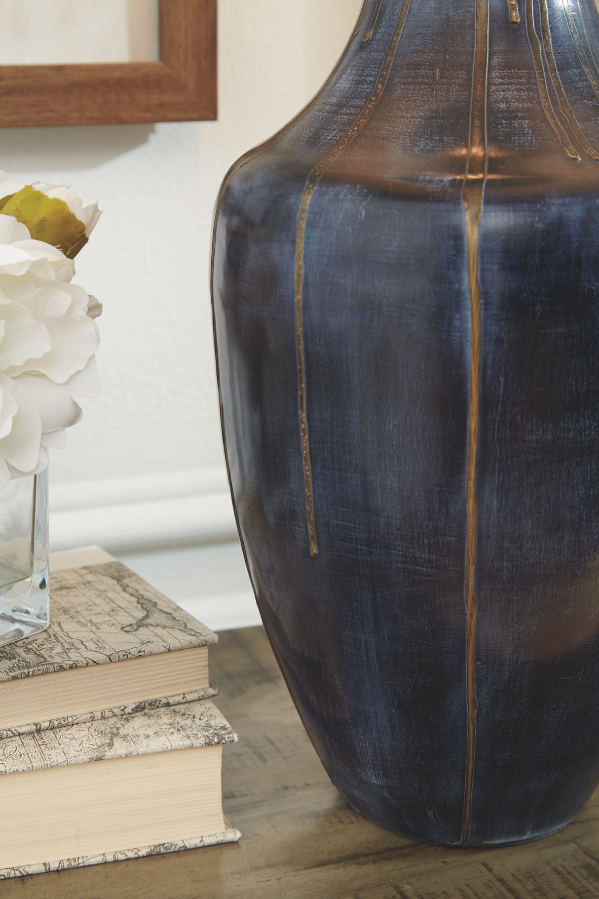 Evania - Metal Table Lamp - Indigo