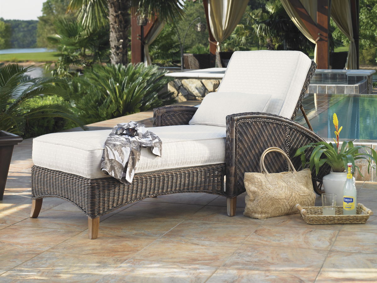 Island Estate Lanai - Chaise Lounge - Dark Brown / White