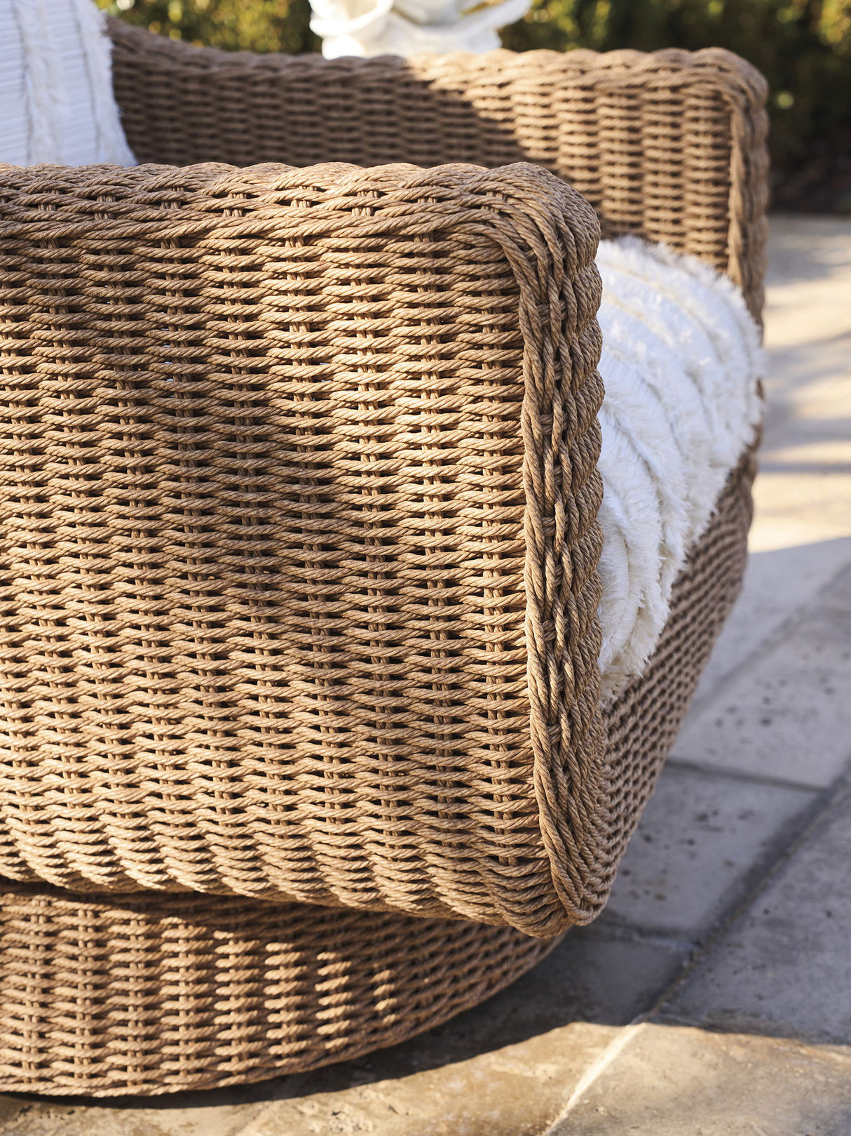 Isle Of Palms - Swivel Lounge Chair - Dark Brown / White