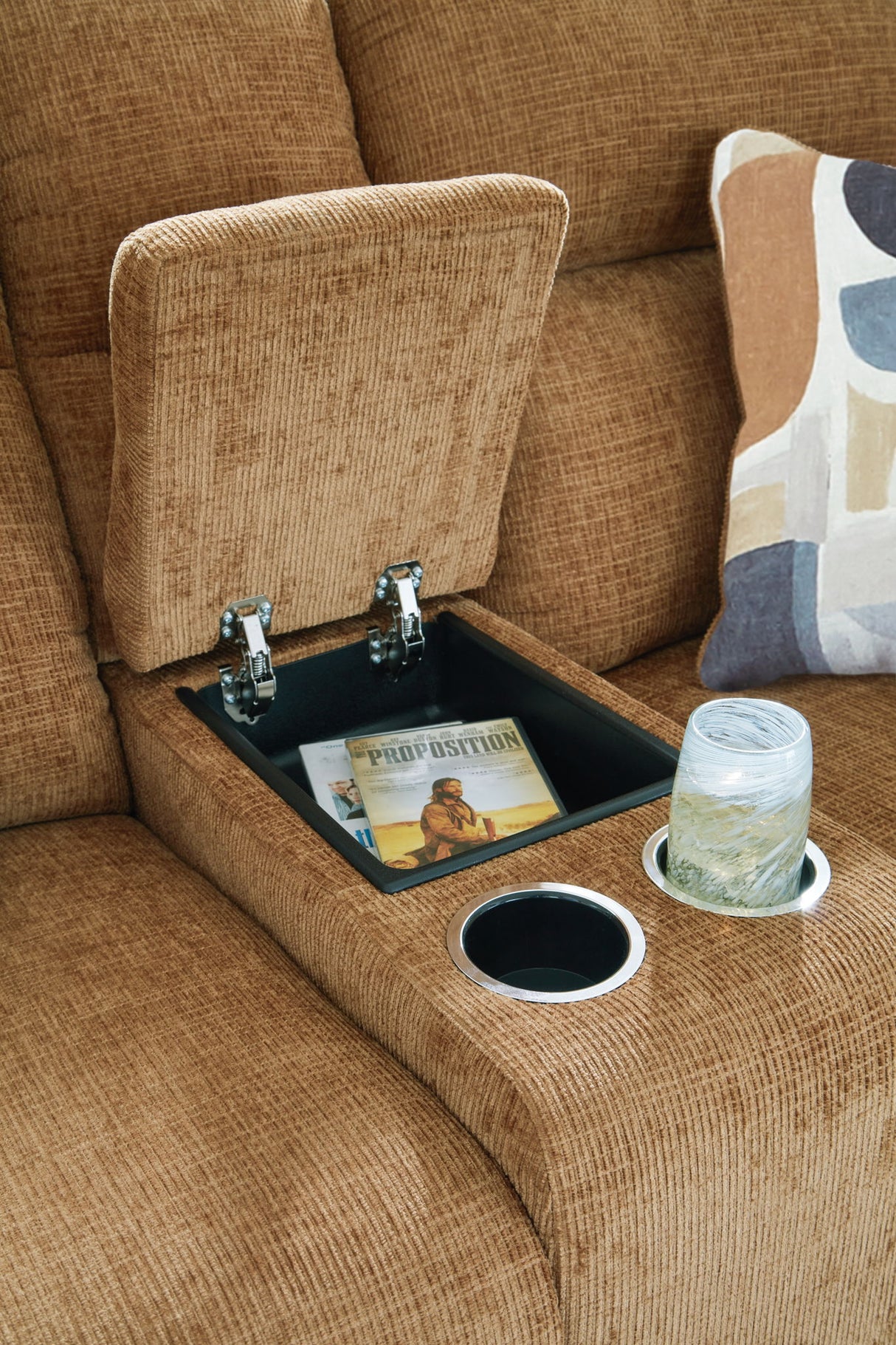 Kanlow - Dbl Reclining Loveseat With Console - Honey