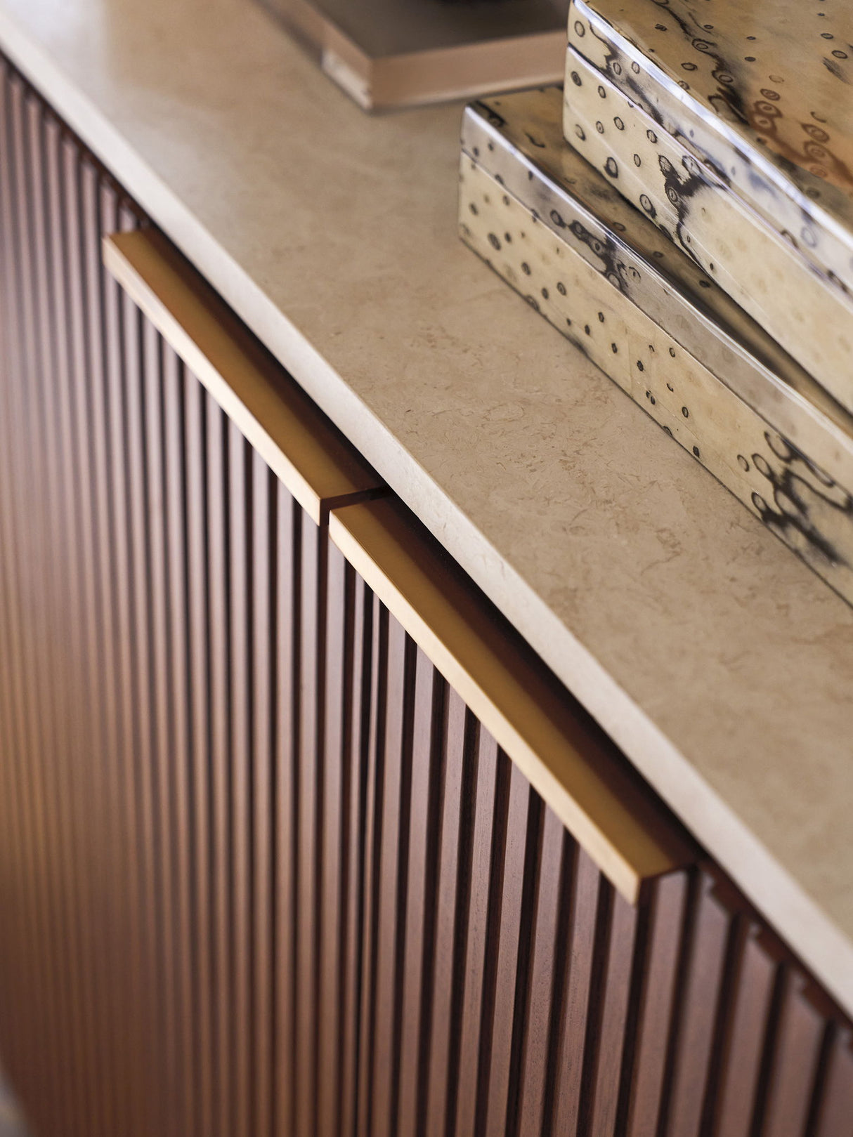 La Costa - Avenida Hall Chest - Dark Brown / Beige