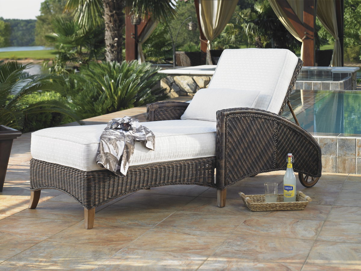 Island Estate Lanai - Chaise Lounge - Dark Brown / White