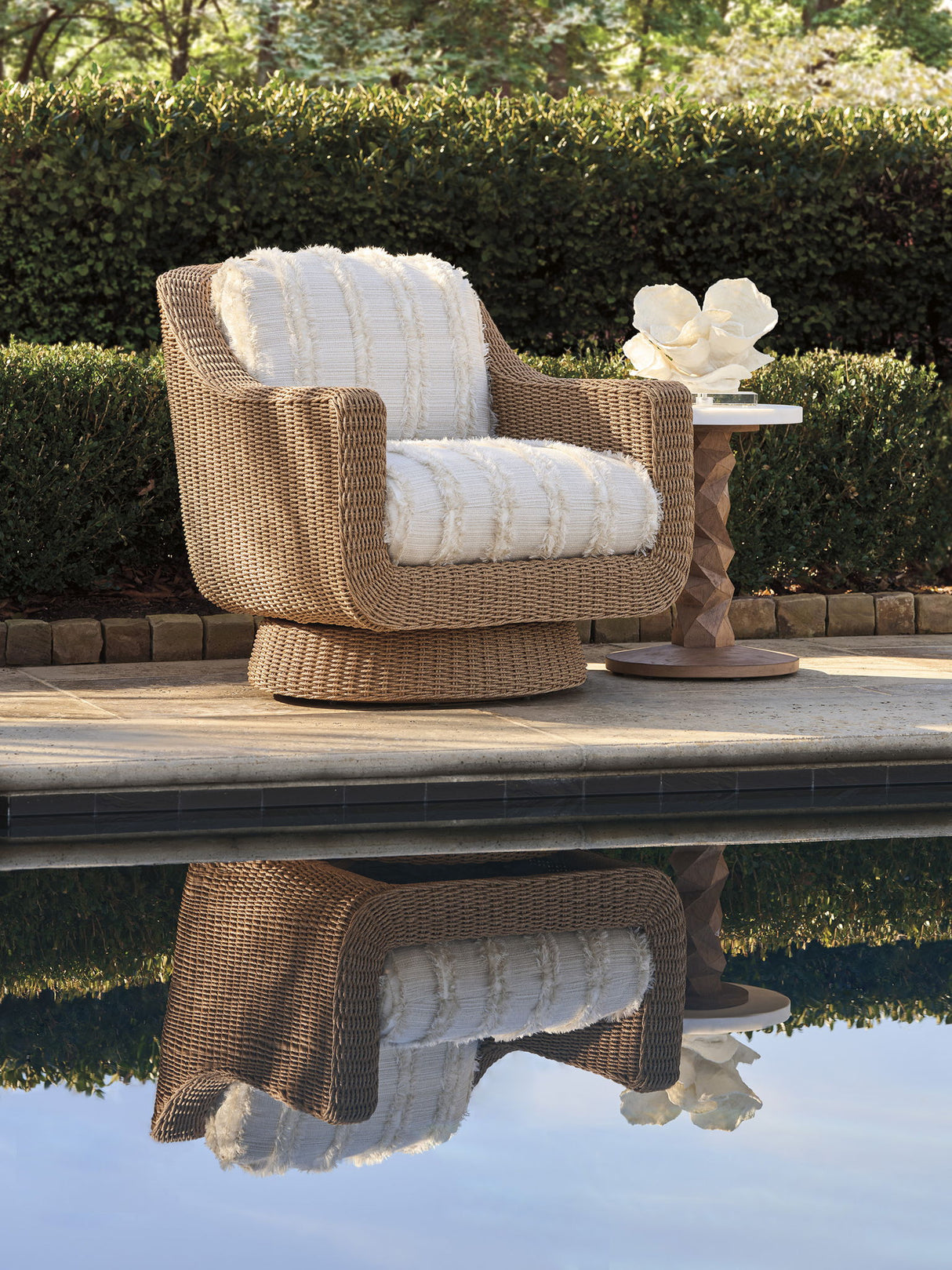 Isle Of Palms - Swivel Lounge Chair - Dark Brown / White