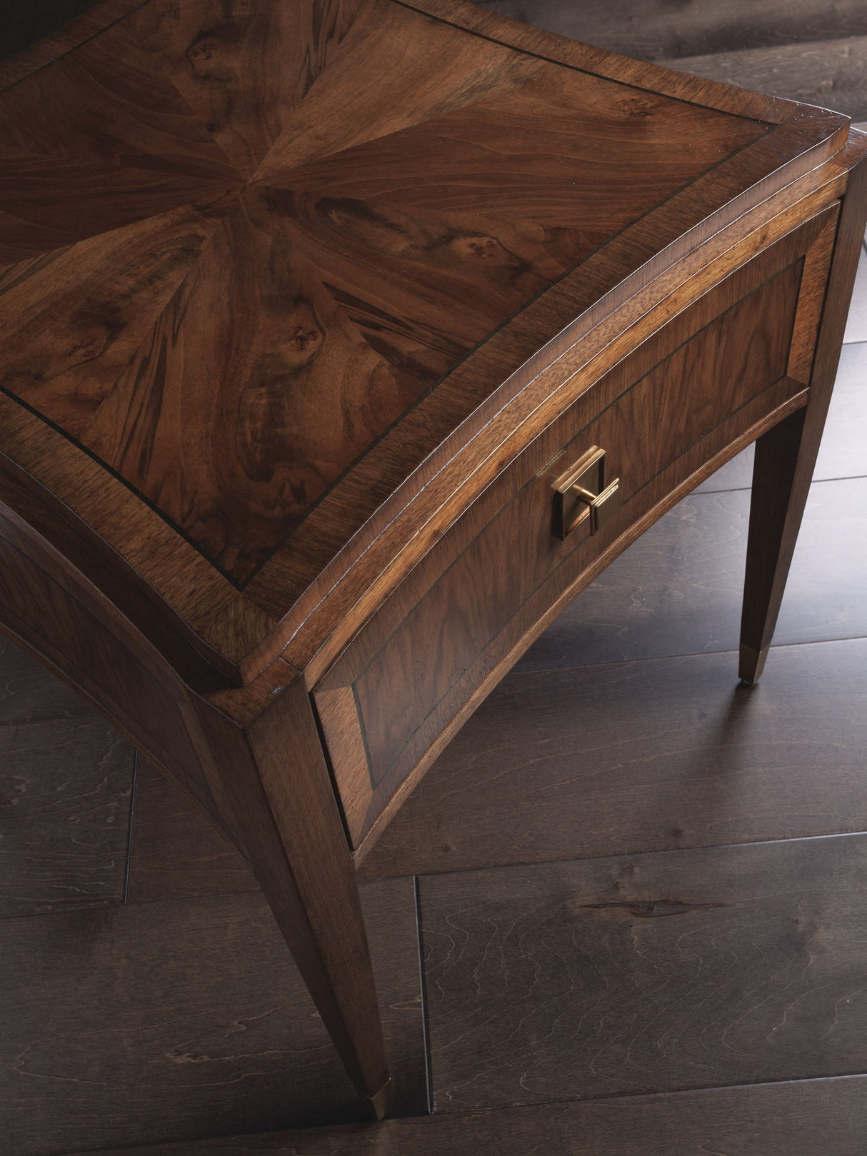 Signature Designs - Chiavari Table