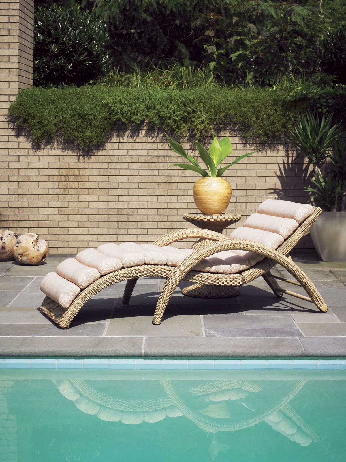 Aviano - Chaise Lounge - Light Brown / Beige