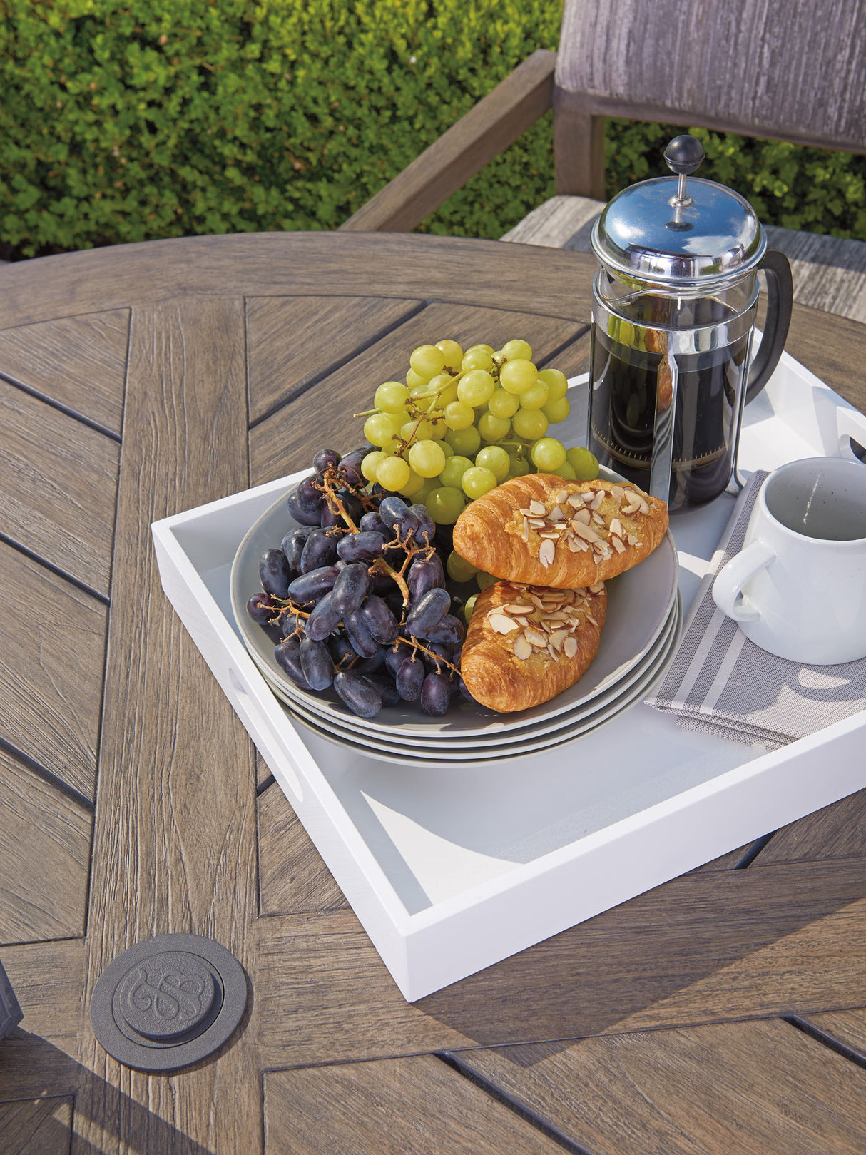 La Jolla - Round Dining Table - Dark Brown