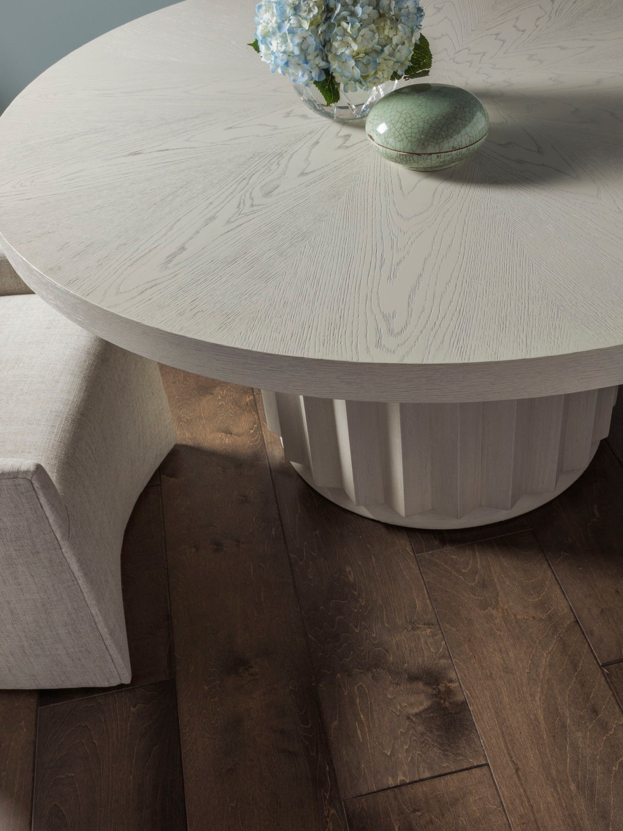 Signature Designs - Sarto Round Dining Table - Beige