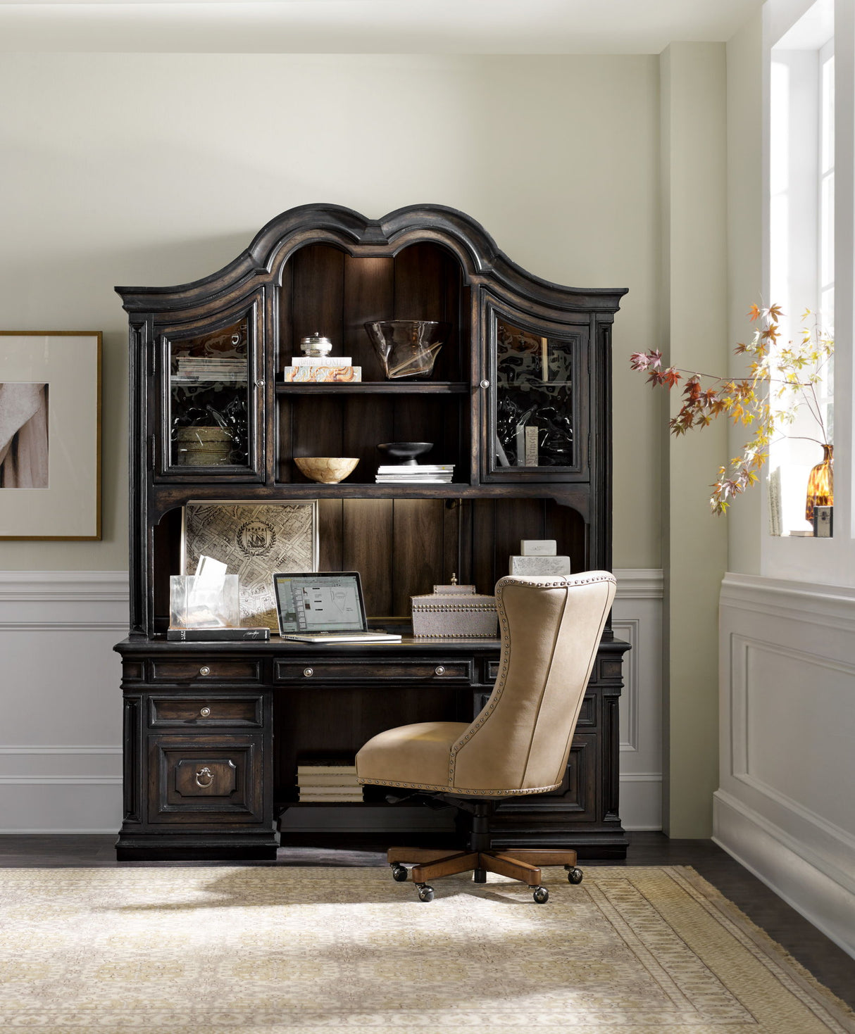 EC - Lynn Executive Swivel Chair