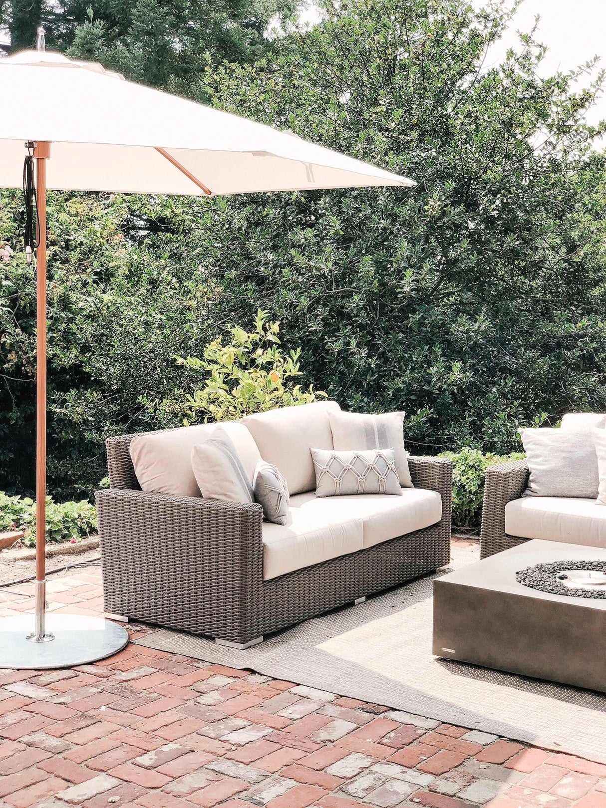 Coronado - Loveseat, With Self Welt - Canvas Flax / Dark Brown