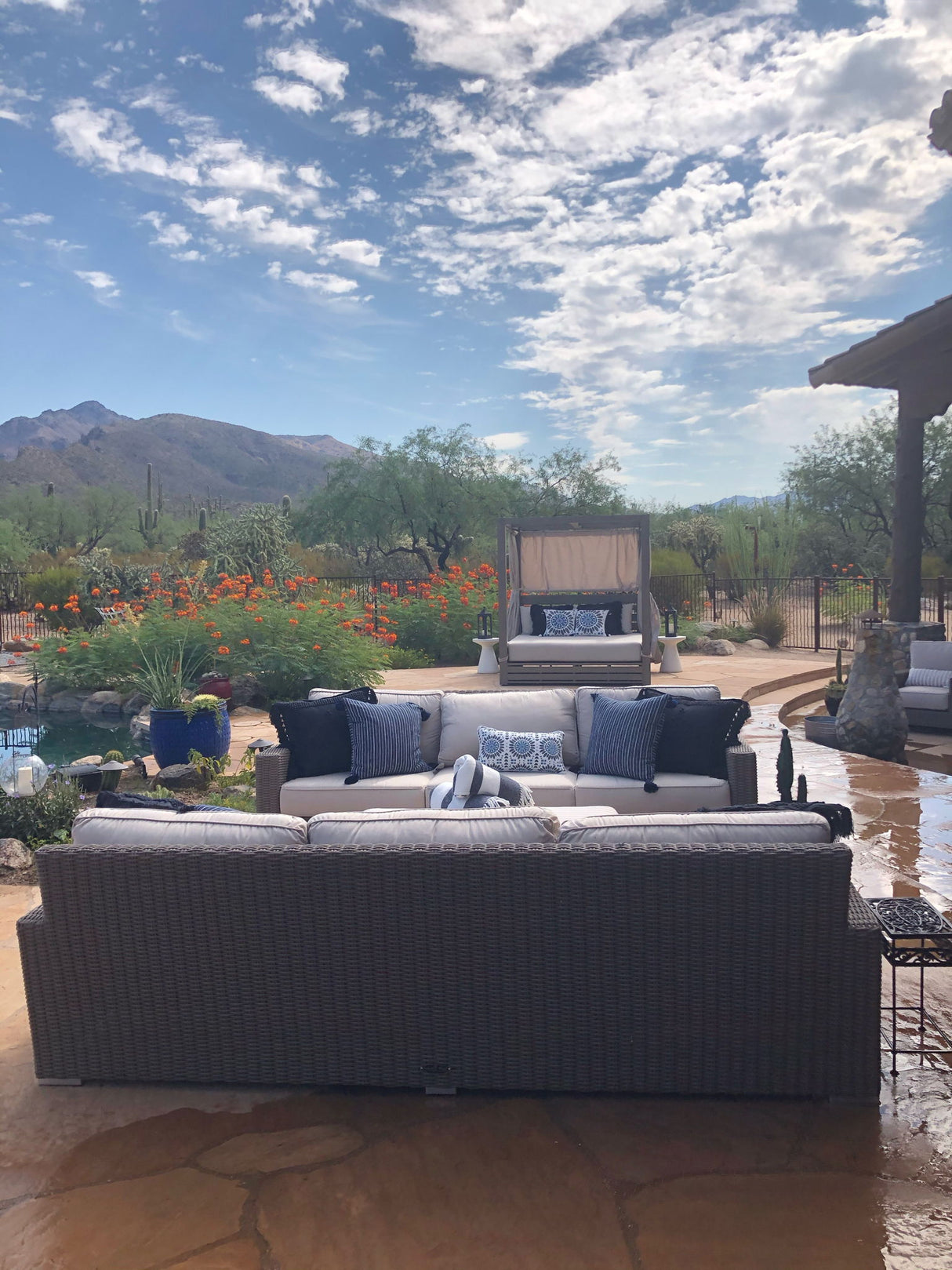 Coronado - Sofa, With Self Welt - Canvas Flax / Dark Brown