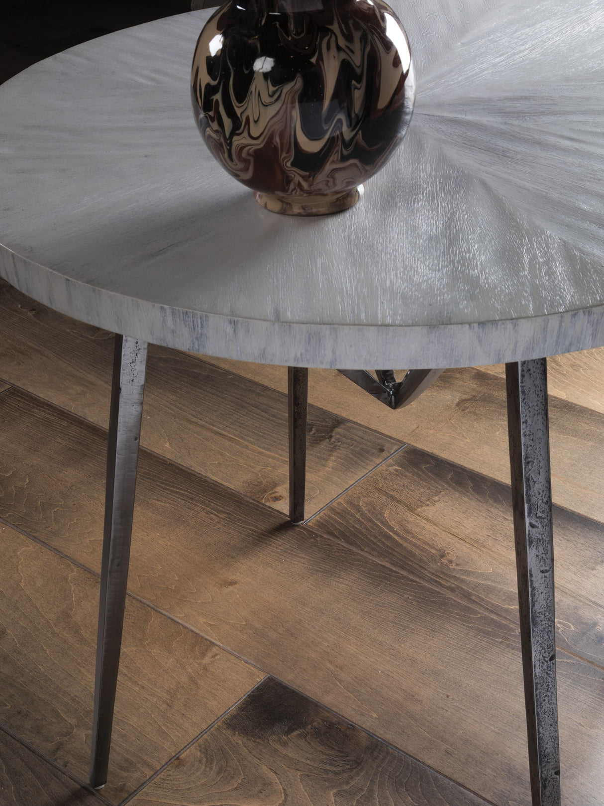 Signature Designs - Alfie Round End Table - Gray