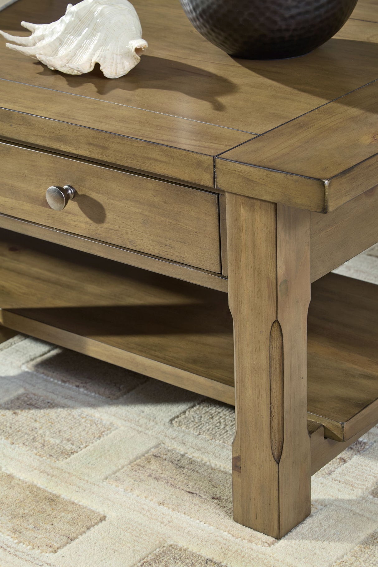 Vandenmore - Rectangular Cocktail Table - Medium Brown