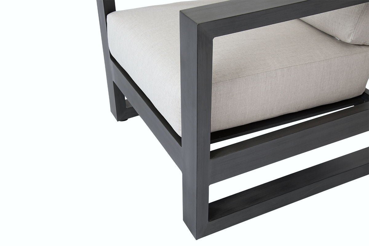 Redondo - Club Chair, No Welt - Cast Silver / Dark Gray