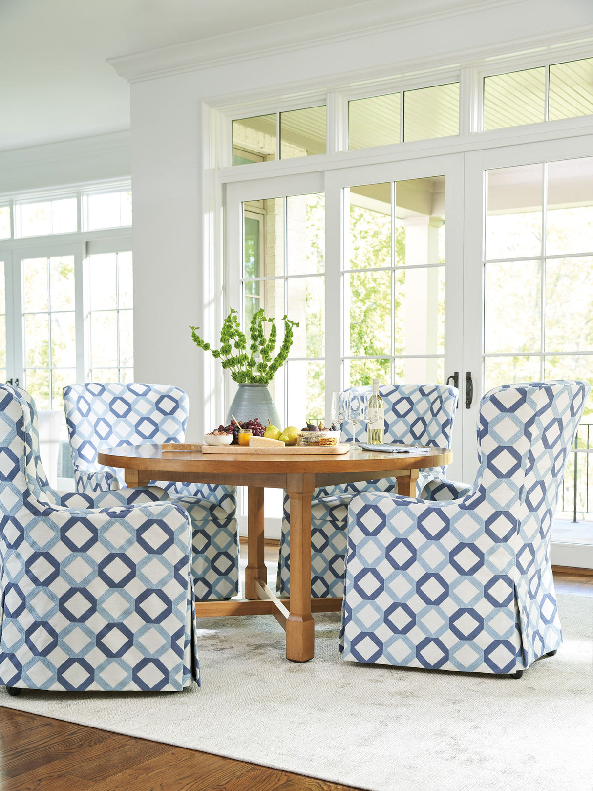 Laguna - Aliso Upholstered Host Chair With Casters