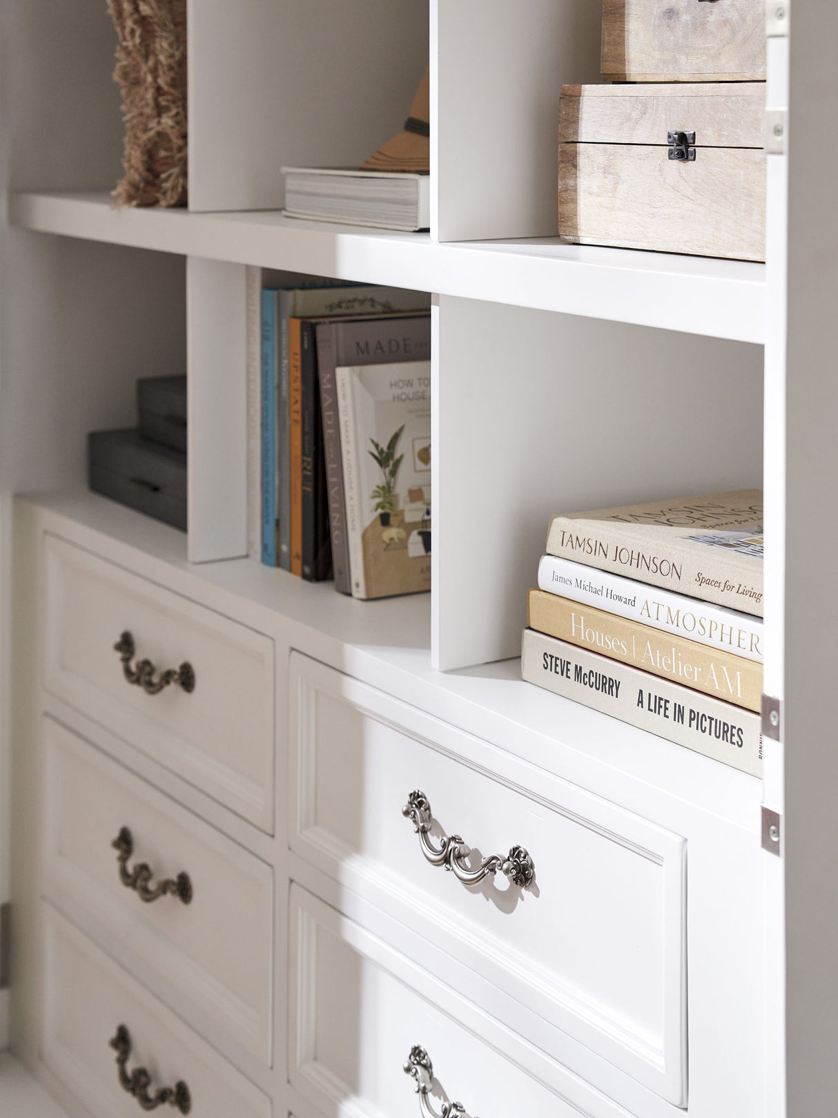 Villa Blanca - Grand Villa Cabinet - White