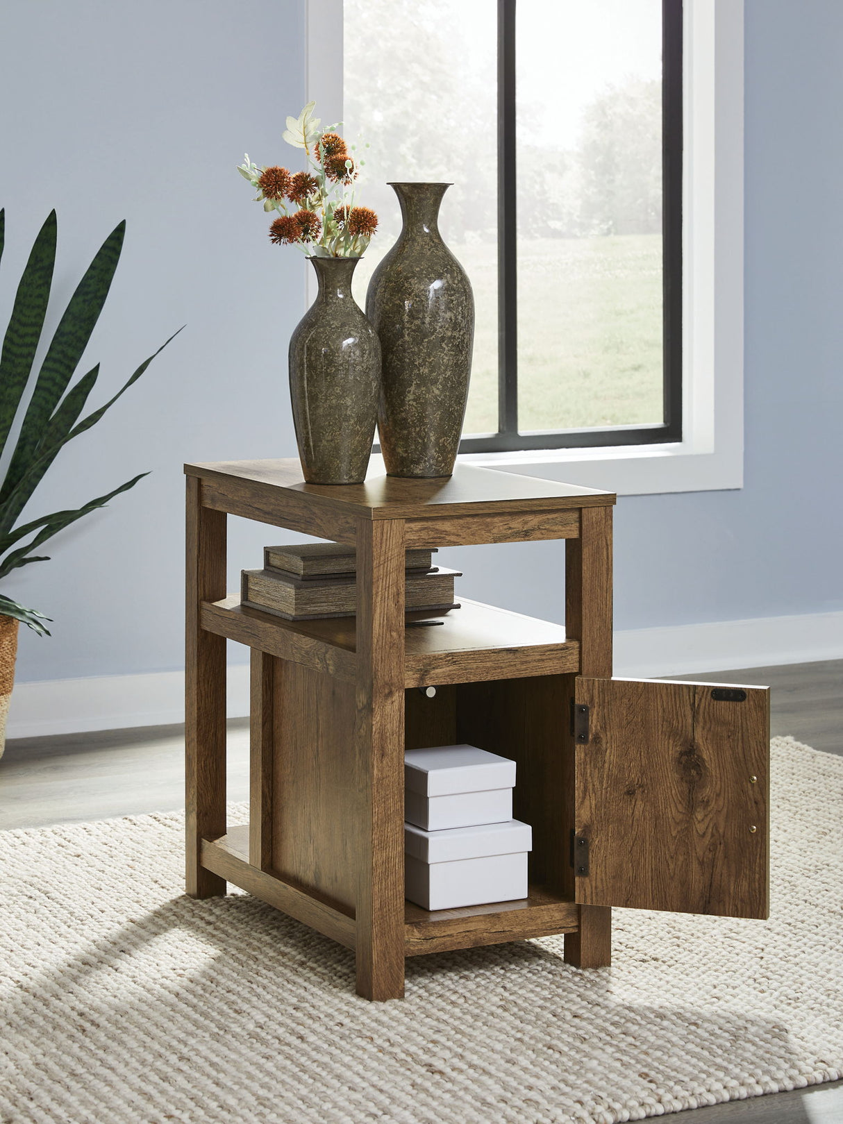 Fendenmore - Chair Side End Table