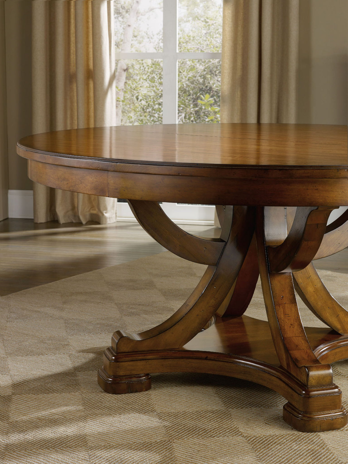 Tynecastle - Round Pedestal Dining Table With One 18" Leaf