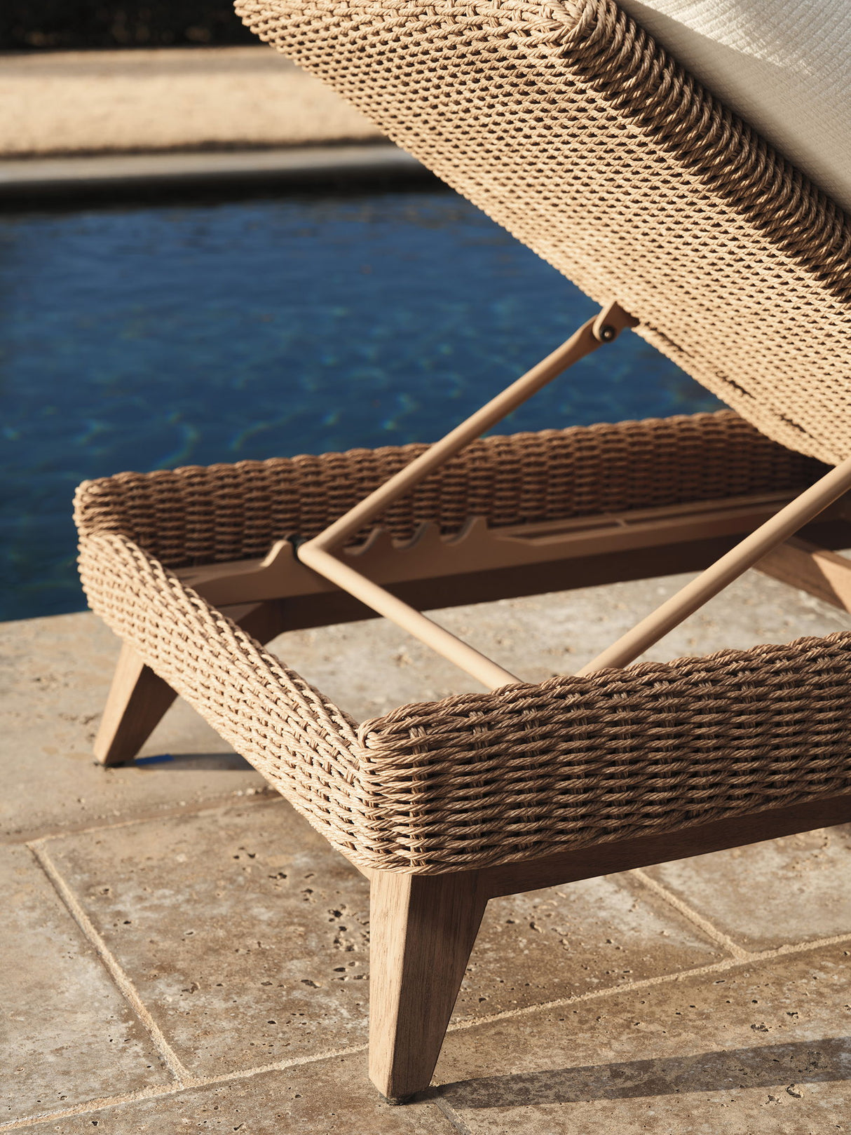 Isle Of Palms - Chaise Lounge - Dark Brown / White