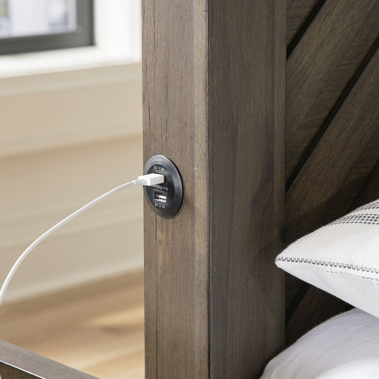 Arkenton - 5 Pc. - Dresser, Mirror, King Panel Bed - Grayish Brown