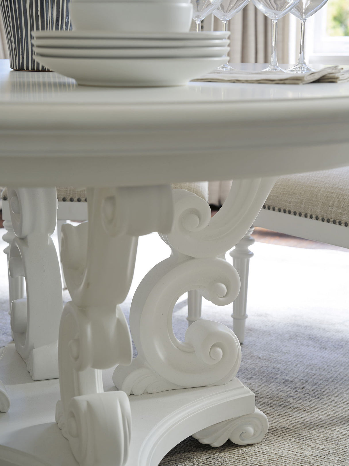 Villa Blanca - Modena Round Dining Table - White