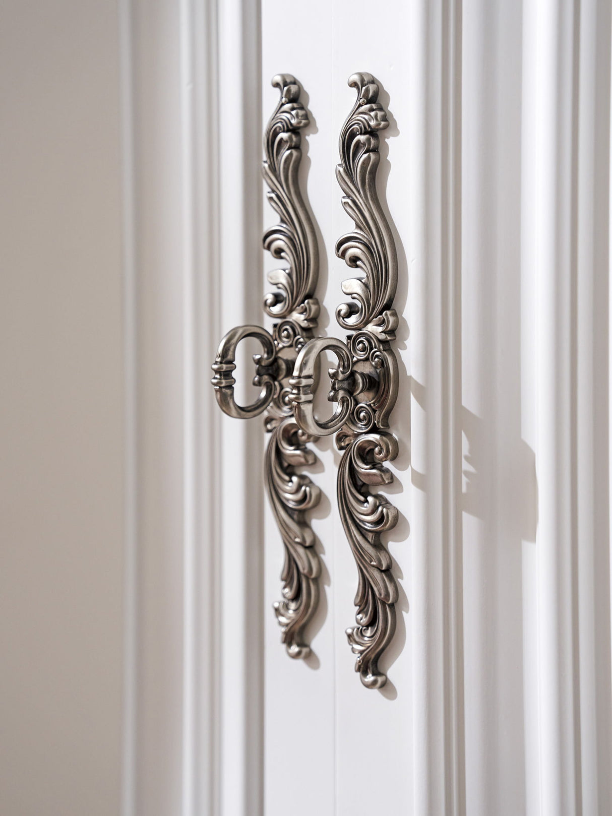 Villa Blanca - Grand Villa Cabinet - White