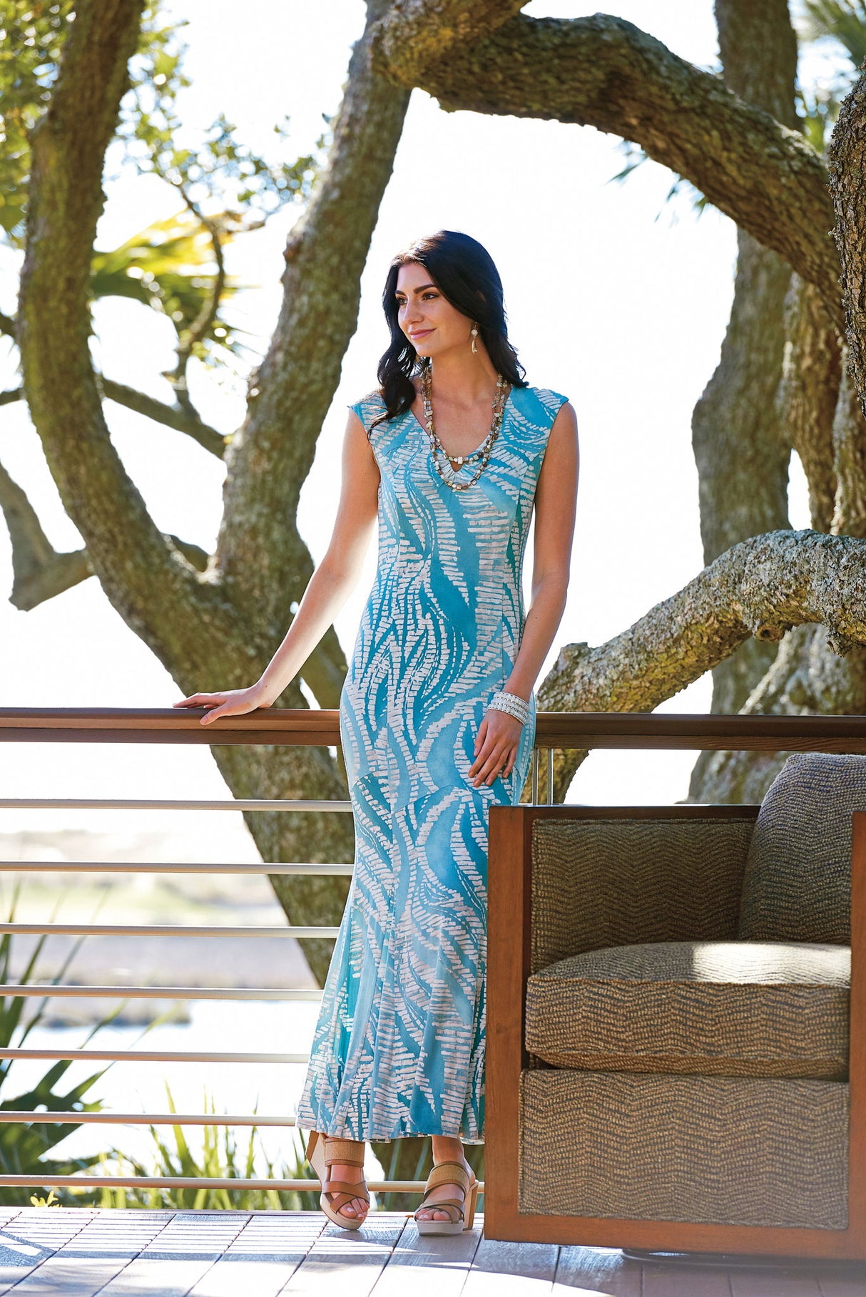 Island Fusion - Semerang Swivel Chair - Dark Brown / Light Brown