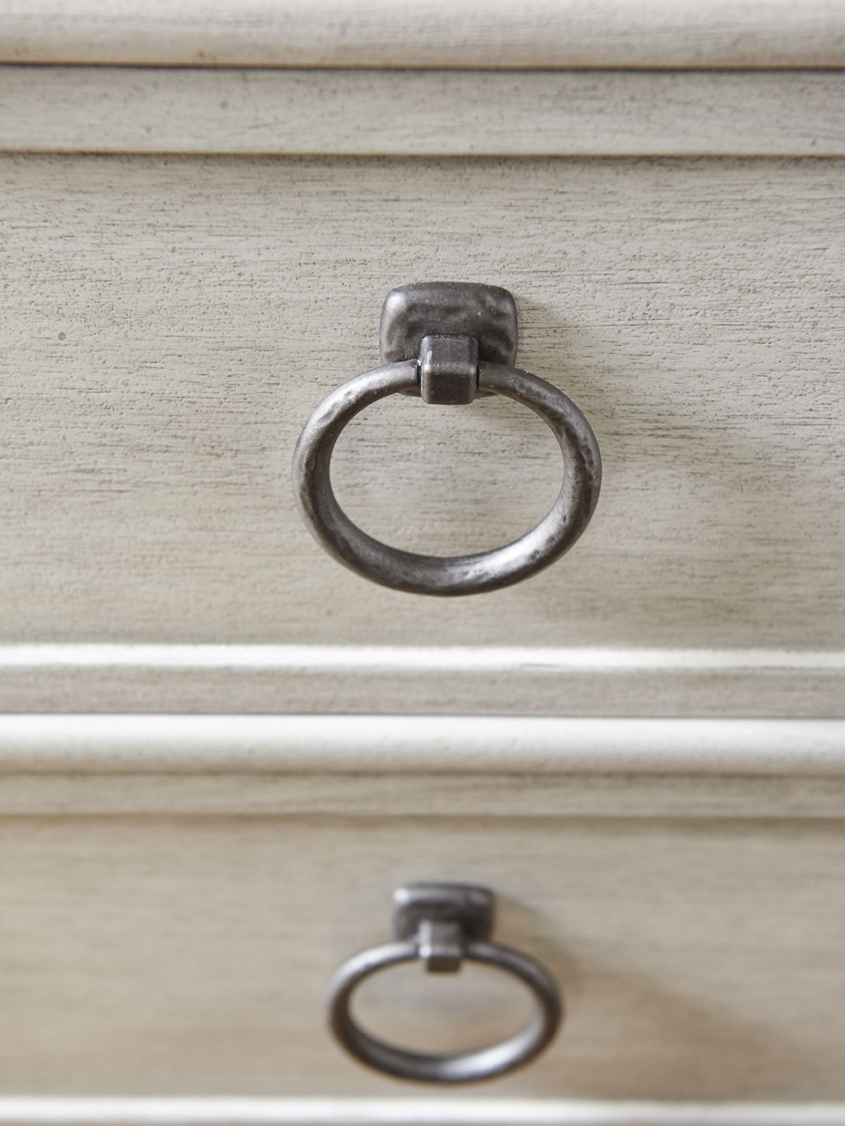 Oyster Bay - Cedarhurst Nightstand - Pearl Silver