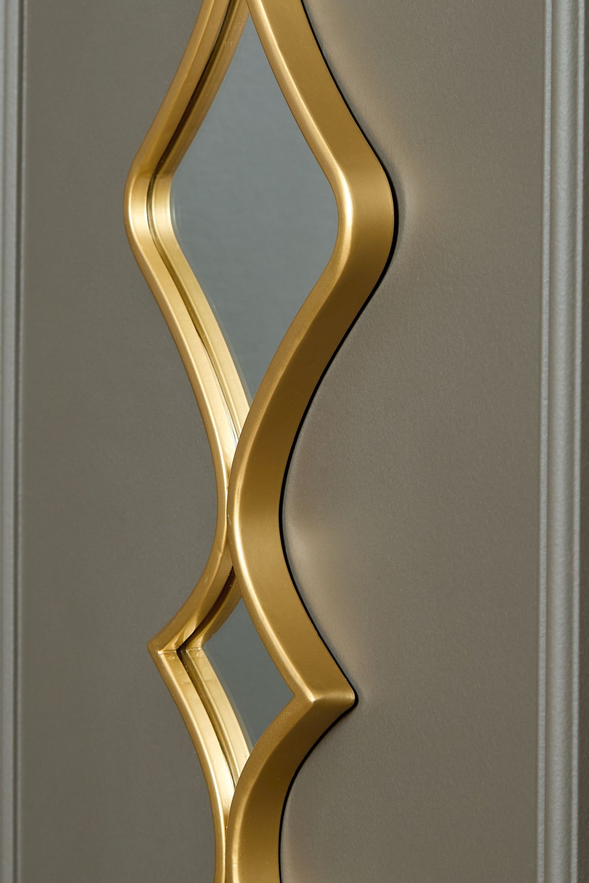 Harriswood - Accent Mirror Set (Set of 2) - Gold Finish
