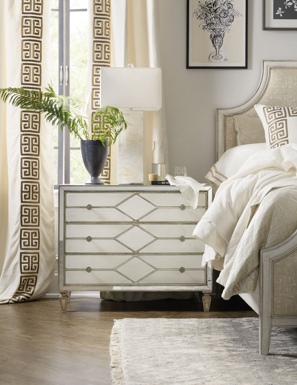 Sanctuary 2 - Queen Of Diamonds Bachelorette Chest