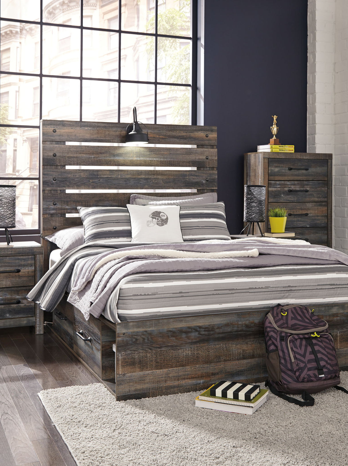 Drystan - Panel Bed