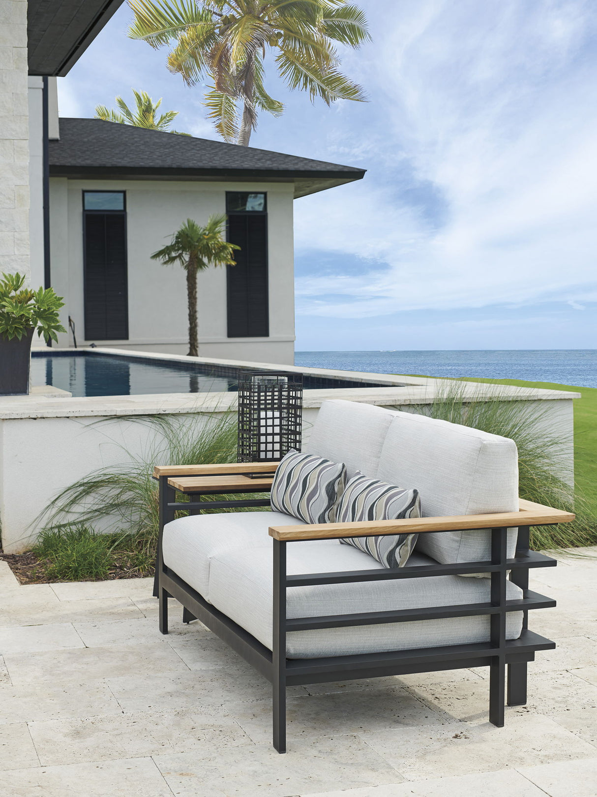 South Beach - Loveseat - Black / White