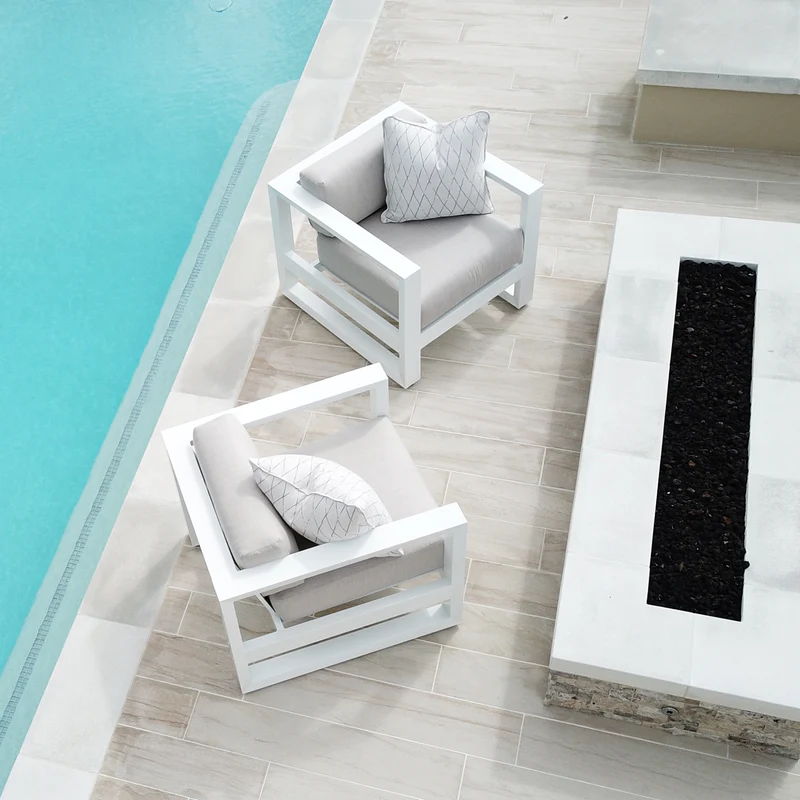 Newport - Club Chair, No Welt - Cast Silver / White