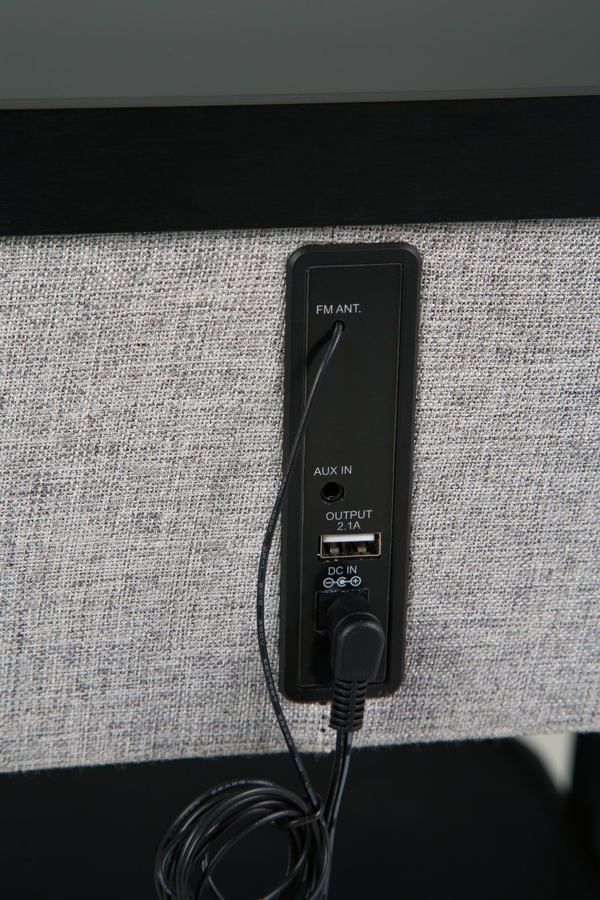 Jorvalee - Accent Table with Speaker - Gray / Black