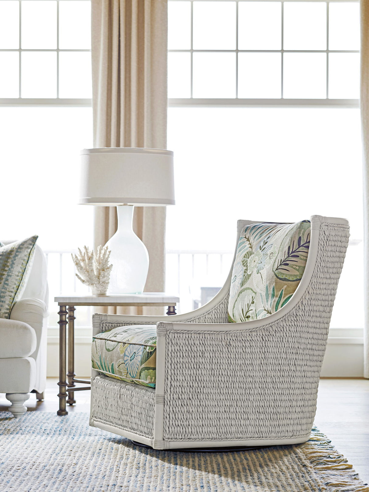 Ocean Breeze - Preston Swivel Chair - White