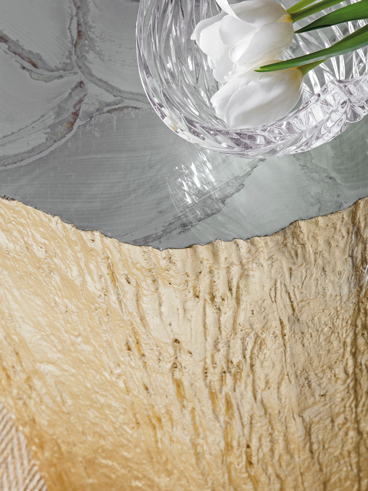 Signature Designs - Trunk Segment Round Dining Table With Glass Top