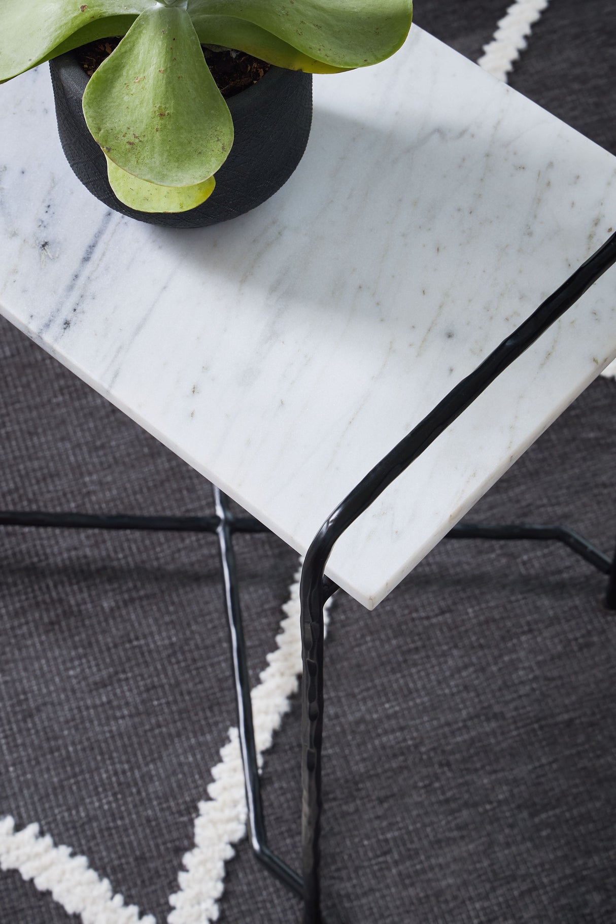 Ashber - Accent Table - White / Black