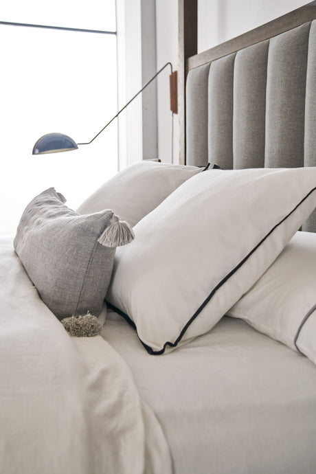 Miramar - Poster Bed