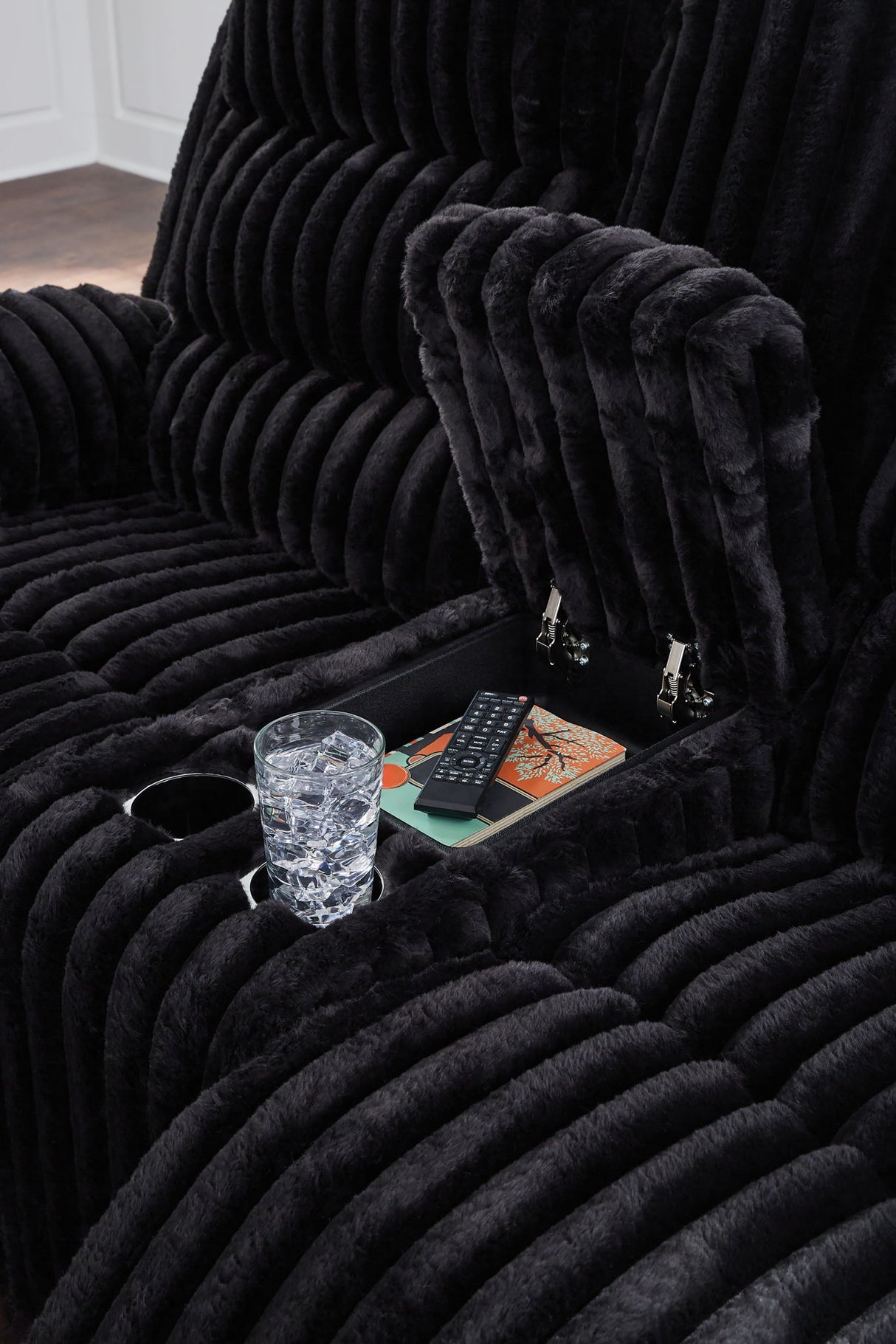 Rhine Falls - Onyx - Double Reclining Power Loveseat With Console