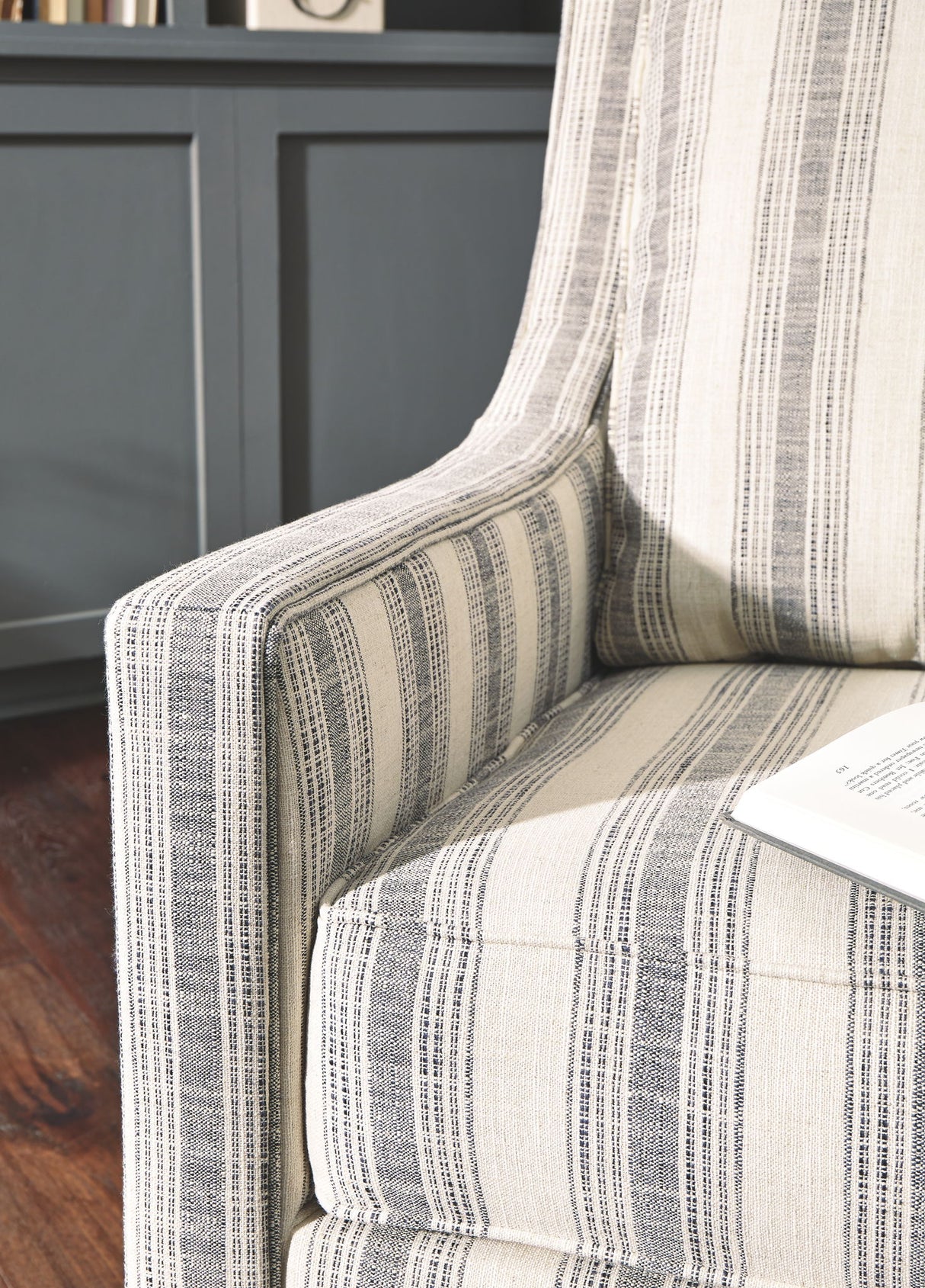 Kambria - Swivel Glider Accent Chair - Ivory / Black
